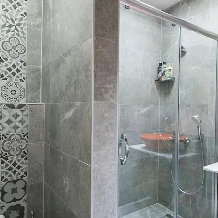 아파트 Stylish Duplex House With A Special Terrace