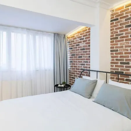 아파트 Stylish Duplex House With A Special Terrace